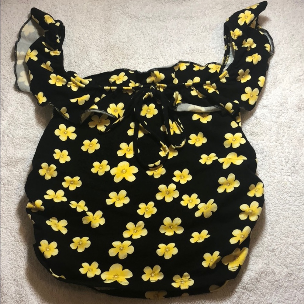 Off  shoulder crop top✨